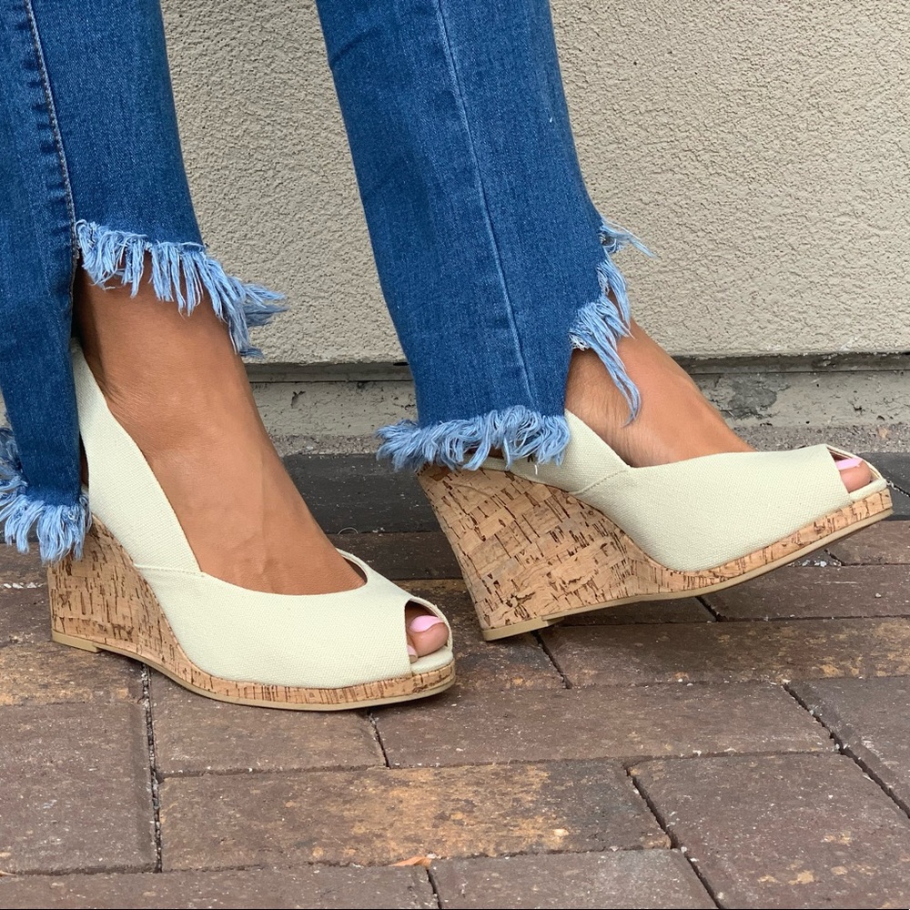 NIB Cream Peep Toe Slingback Wedge Sandal - Picture 4 of 8